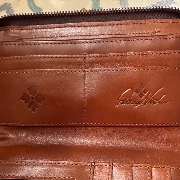 Patricia Nash Floral Crossbody Bag - Tan and Red - Picture 2 of 6